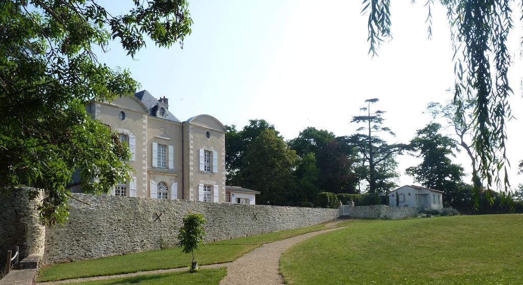 Domaine Du Chene Crucy Bed & Breakfast Liré Екстериор снимка